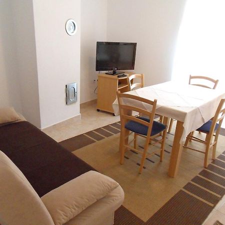 Apartments Petricevic 2 Selce Exteriör bild